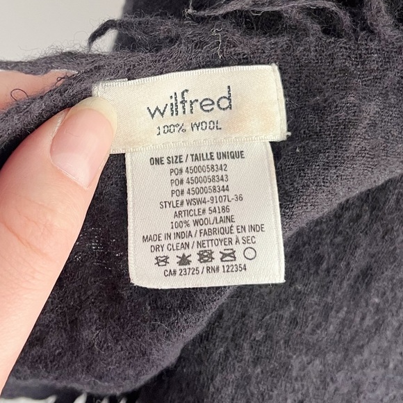 Aritzia Wilfred Blanket Scarf - Picture 7 of 8